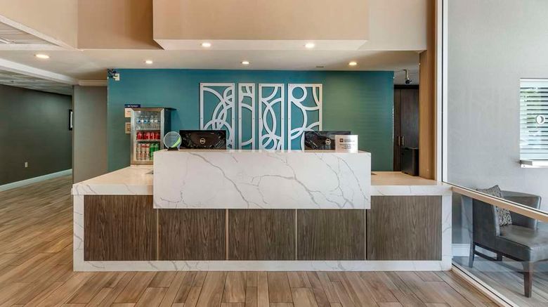 <b>Best Western Plus Vineyard Inn Lobby</b>. Images powered by <a href="https://iceportal.shijigroup.com/" title="IcePortal" target="_blank">IcePortal</a>.