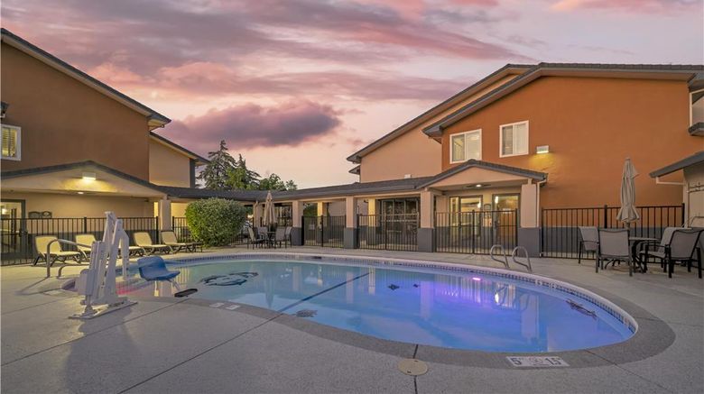 <b>Best Western Antelope Inn & Suites Pool</b>. Images powered by <a href="https://iceportal.shijigroup.com/" title="IcePortal" target="_blank">IcePortal</a>.