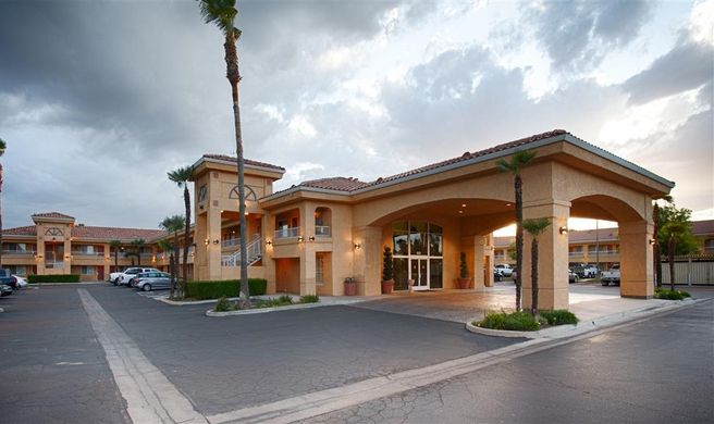Best Western Inn & Suites Lemoore Exterior