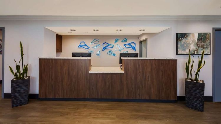 Best Western Inn & Suites Lemoore Lobby
