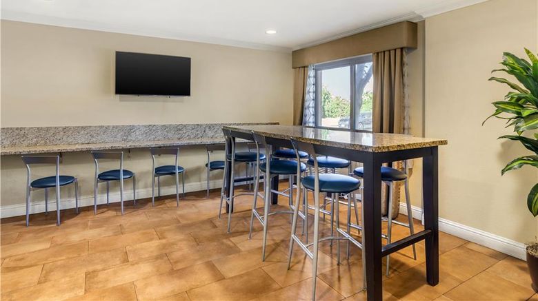 <b>Best Western Plus Pleasanton Inn Lobby</b>. Images powered by <a href="https://iceportal.shijigroup.com/" title="IcePortal" target="_blank">IcePortal</a>.