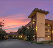 Best Western Plus Pleasanton Inn Exterior