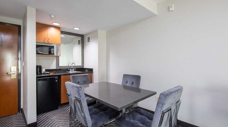 Best Western Coyote Point Inn Room
