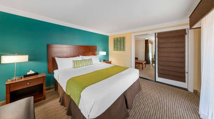 Best Western Harbour Inn & Suites Suite