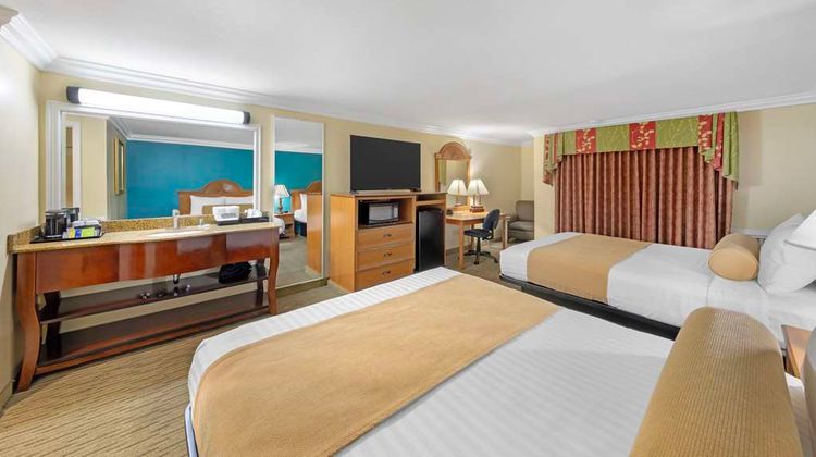 Best Western Harbour Inn & Suites Room