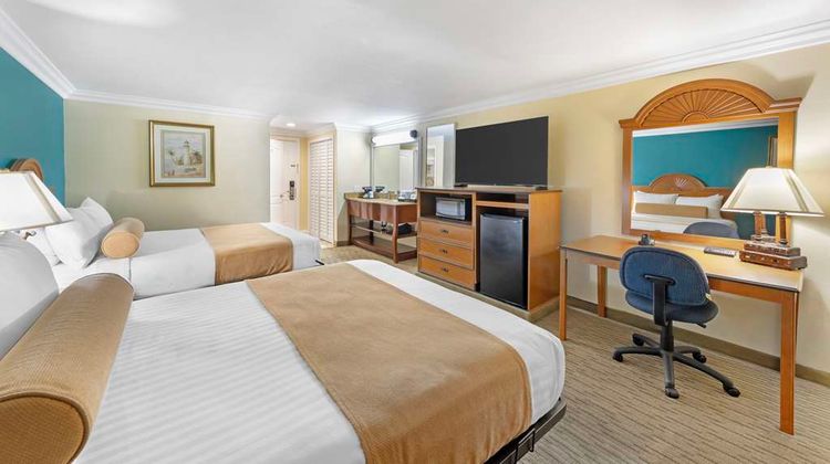Best Western Harbour Inn & Suites Room