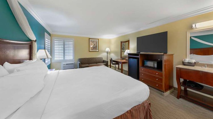 Best Western Harbour Inn & Suites Room