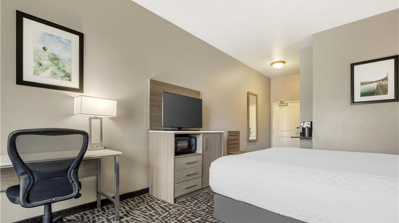 <b>Best Western Plus Lake Elsinore Inn Stes Room</b>. Images powered by <a href="https://iceportal.shijigroup.com/" title="IcePortal" target="_blank">IcePortal</a>.