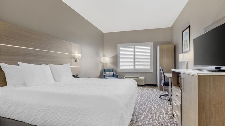 <b>Best Western Plus Lake Elsinore Inn Stes Room</b>. Images powered by <a href="https://iceportal.shijigroup.com/" title="IcePortal" target="_blank">IcePortal</a>.