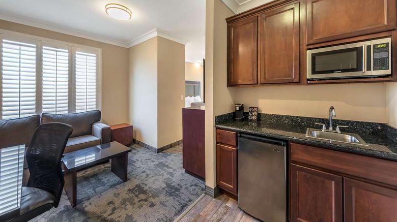 <b>Best Western Plus Avita Suites Suite</b>. Images powered by <a href="https://iceportal.shijigroup.com/" title="IcePortal" target="_blank">IcePortal</a>.
