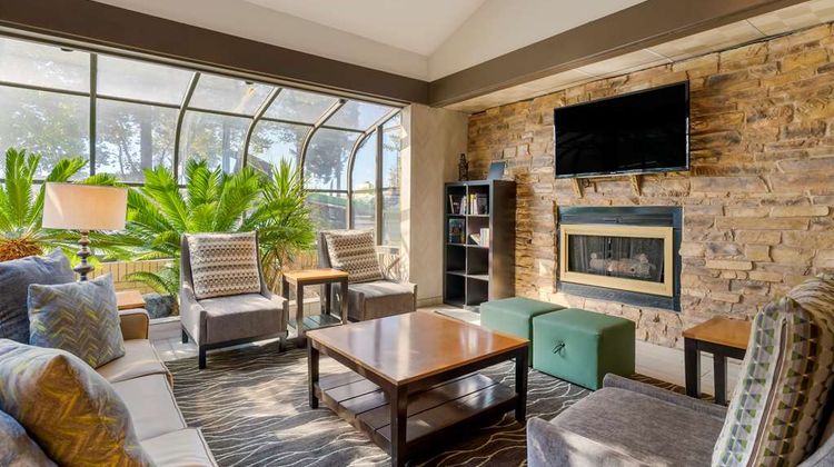 Best Western Plus Forest Park Inn Lobby