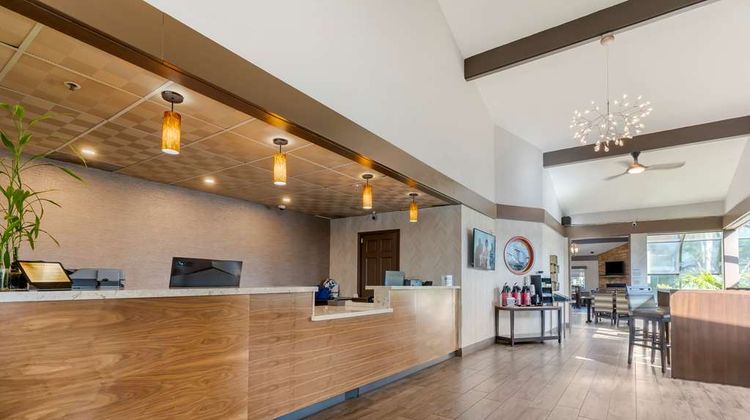 Best Western Plus Forest Park Inn Lobby
