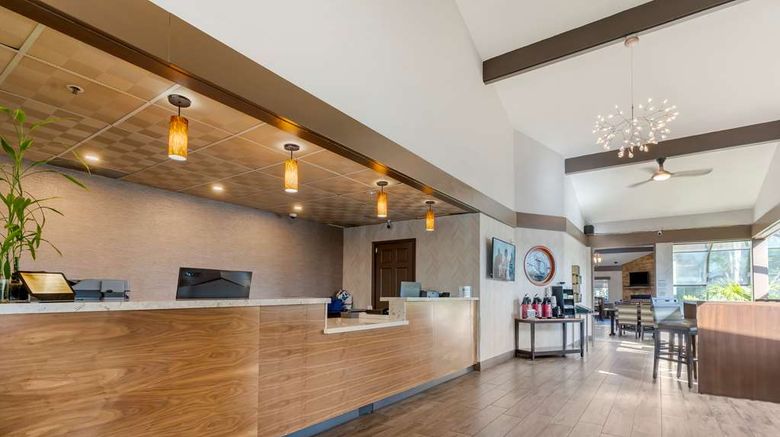 <b>Best Western Plus Forest Park Inn Lobby</b>. Images powered by <a href="https://iceportal.shijigroup.com/" title="IcePortal" target="_blank">IcePortal</a>.