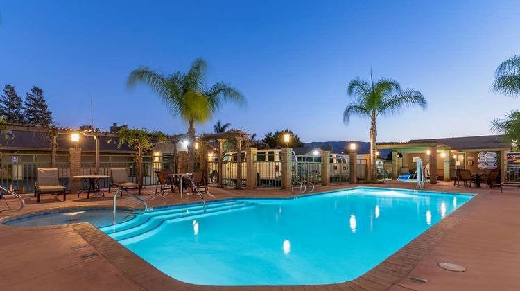Best Western Plus Forest Park Inn Pool