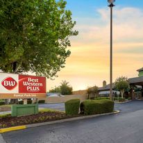 Best Western Plus Forest Park Inn