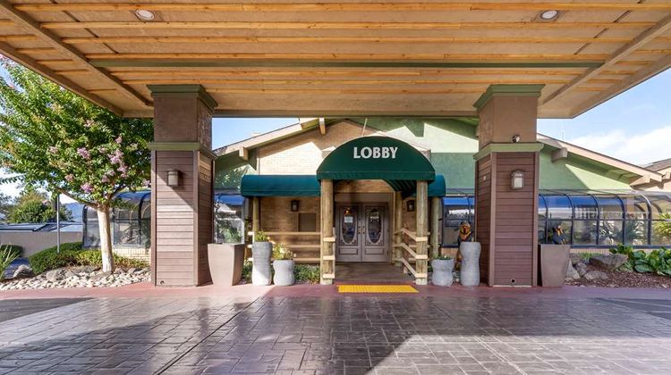 Best Western Plus Forest Park Inn Exterior