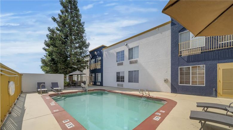 <b>Best Western Plus Twin View Inn & Suites Pool</b>. Images powered by <a href="https://iceportal.shijigroup.com/" title="IcePortal" target="_blank">IcePortal</a>.