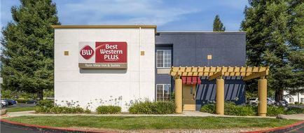 Best Western Plus Twin View Inn & Suites Exterior