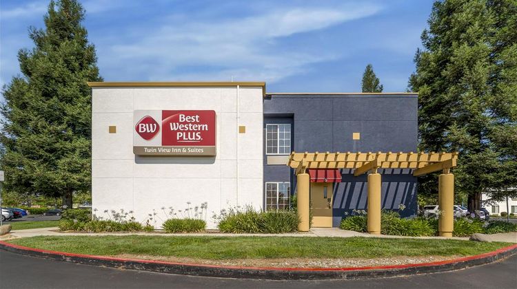 Best Western Plus Twin View Inn & Suites Exterior