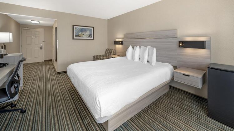 Best Western Plus Twin View Inn & Suites Room