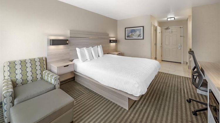Best Western Plus Twin View Inn & Suites Room
