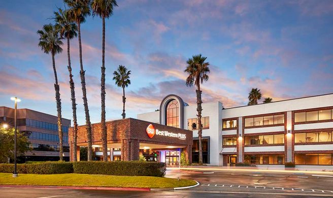 Best Western Plus Meridian Inn & Suites Exterior