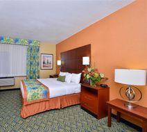 Best Western Plus Fresno Inn Room