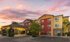 Best Western Plus Wasco Inn & Suites