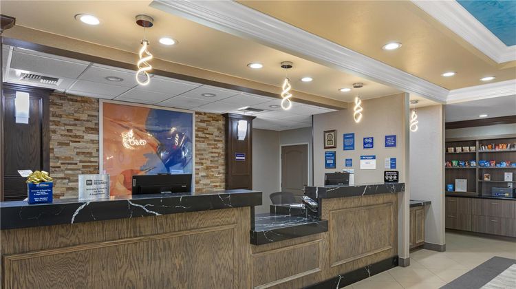 Best Western Plus Wasco Inn & Suites Lobby