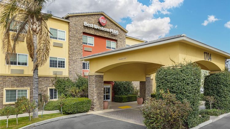 Best Western Plus Wasco Inn & Suites Exterior