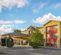 Best Western Plus Wasco Inn & Suites Exterior