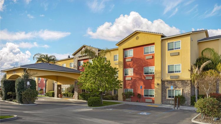 Best Western Plus Wasco Inn & Suites Exterior
