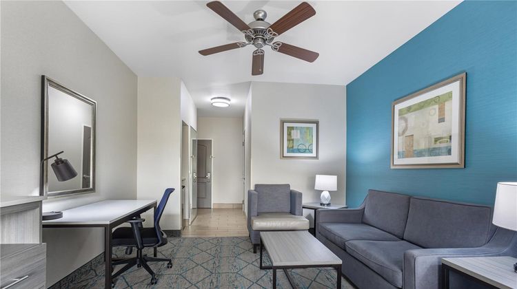 Best Western Plus Wasco Inn & Suites Room