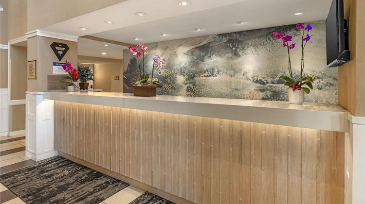 Best Western Plus Marina Gateway Hotel Lobby