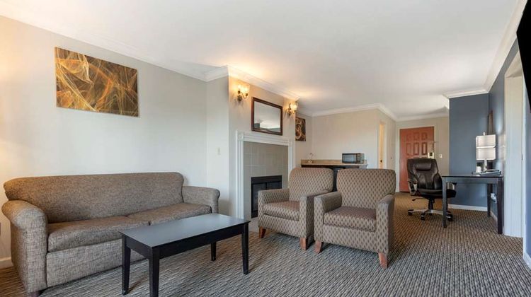 Best Western Colonial Inn Suite