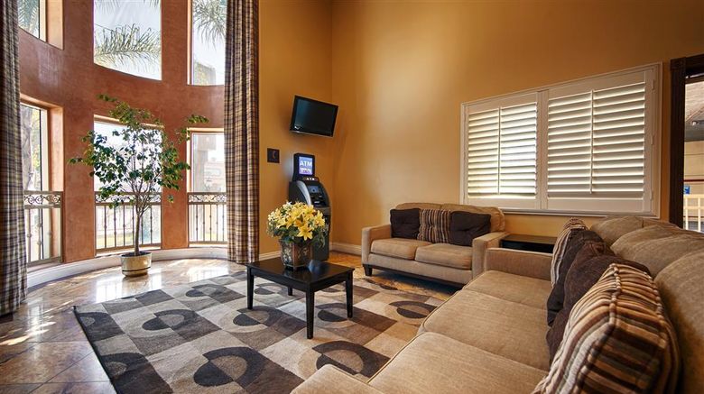 <b>Best Western Burbank Airport Inn Lobby</b>. Images powered by <a href="https://iceportal.shijigroup.com/" title="IcePortal" target="_blank">IcePortal</a>.
