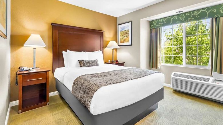 <b>Best Western Inn & Sts California City Room</b>. Images powered by <a href="https://iceportal.shijigroup.com/" title="IcePortal" target="_blank">IcePortal</a>.