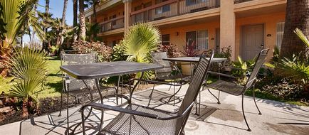 Best Western Palm Court Inn Exterior