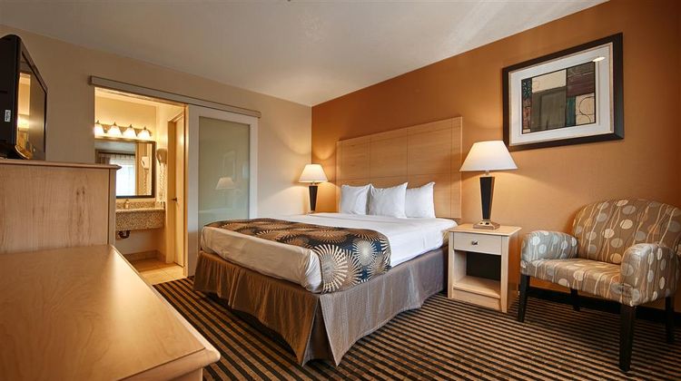 Best Western Palm Court Inn Room