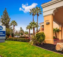 Best Western Palm Court Inn Exterior