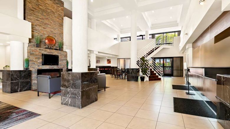 <b>Best Western Plus Irvine Spectrum Hotel Lobby</b>. Images powered by <a href="https://iceportal.shijigroup.com/" title="IcePortal" target="_blank">IcePortal</a>.