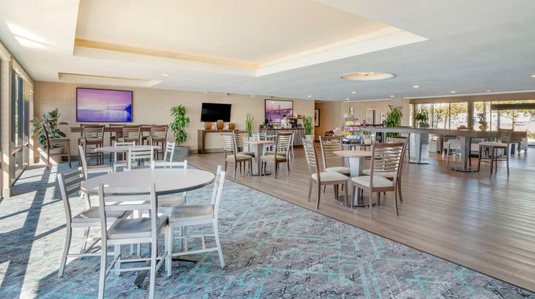 <b>Best Western Plus Bayside Hotel Restaurant</b>. Images powered by <a href="https://iceportal.shijigroup.com/" title="IcePortal" target="_blank">IcePortal</a>.