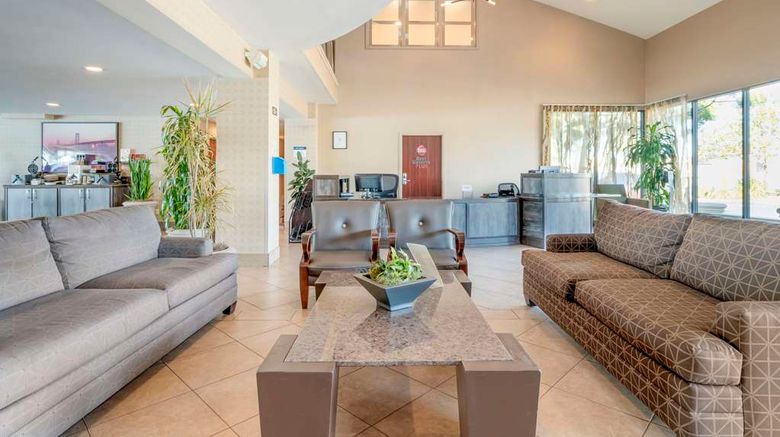 <b>Best Western Plus Bayside Hotel Lobby</b>. Images powered by <a href="https://iceportal.shijigroup.com/" title="IcePortal" target="_blank">IcePortal</a>.