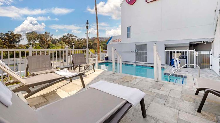 Best Western Plus Marina Shores Hotel Pool