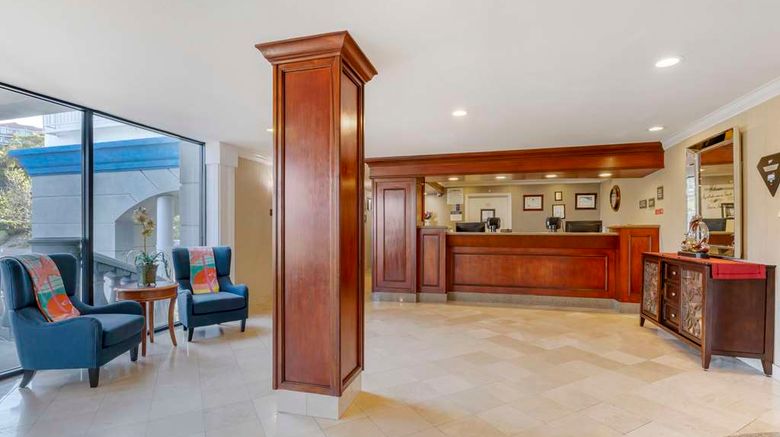 <b>Best Western Plus Marina Shores Hotel Lobby</b>. Images powered by <a href="https://iceportal.shijigroup.com/" title="IcePortal" target="_blank">IcePortal</a>.
