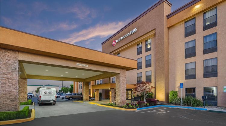 Best Western Plus Fresno Airport Hotel Exterior