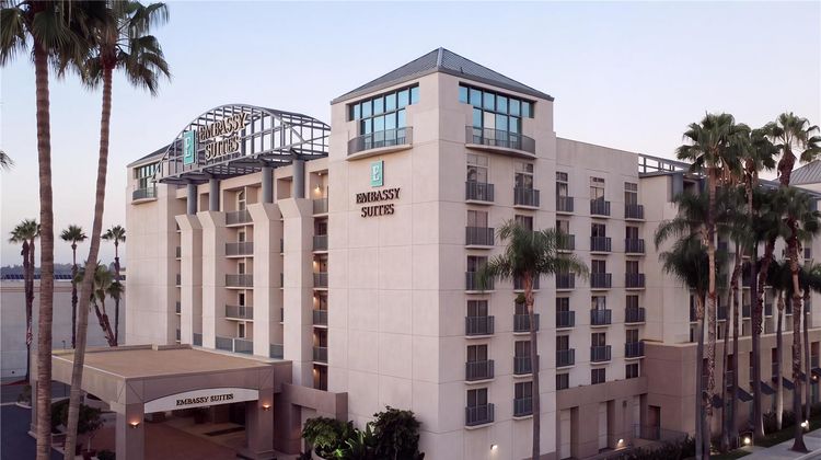 Embassy Suites Brea Exterior