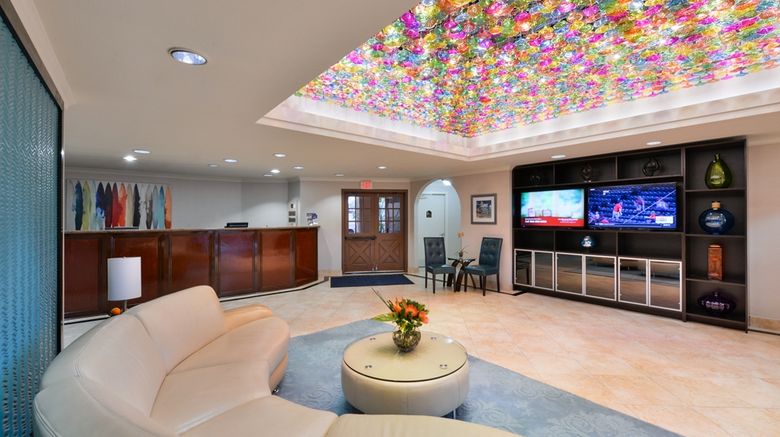 <b>Best Western Plus La Mesa San Diego Lobby</b>. Images powered by <a href="https://iceportal.shijigroup.com/" title="IcePortal" target="_blank">IcePortal</a>.