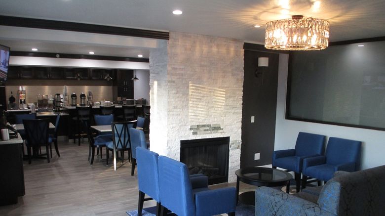 <b>Best Western Plus Diamond Valley Inn Lobby</b>. Images powered by <a href="https://iceportal.shijigroup.com/" title="IcePortal" target="_blank">IcePortal</a>.