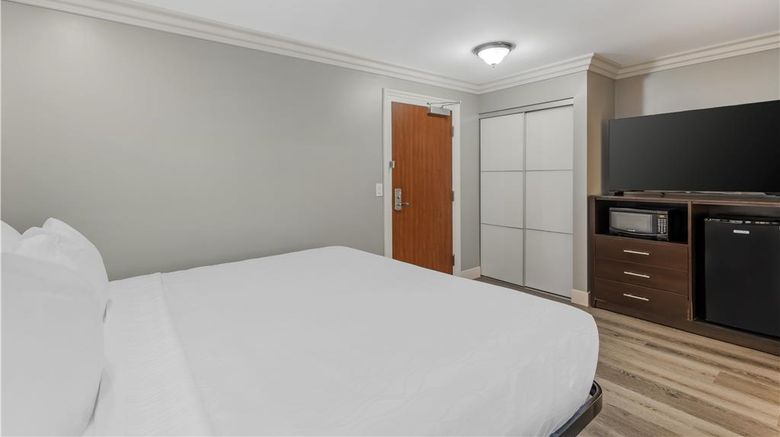 <b>Best Western Plus LA Mid-Town Hotel Room</b>. Images powered by <a href="https://iceportal.shijigroup.com/" title="IcePortal" target="_blank">IcePortal</a>.